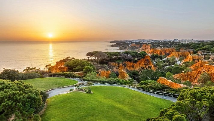 Pine Cliffs Hotel, a Luxury Collection Resort
