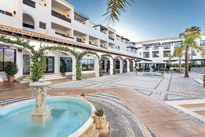 Pine Cliffs Hotel, a Luxury Collection Resort