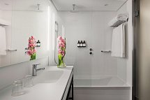 Tivoli Marina Vilamoura - Beispiel Bad Doppelzimmer (Zimmercodierungen DBH, DDM, DSH, DSM & FB1)
