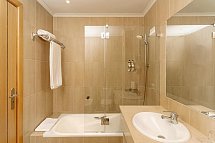 Vale d'El Rei Hotel & Villas - Beispiel Bad Suite (Zimmercodierung WB1)