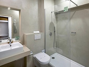 Navegadores - Beispiel Bad Doppelzimmer Comfort (Zimmercodierungen DF1 & DF2)