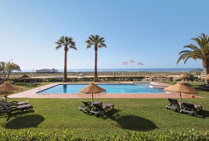 Meia Praia Lagos Beach Club Apartments
