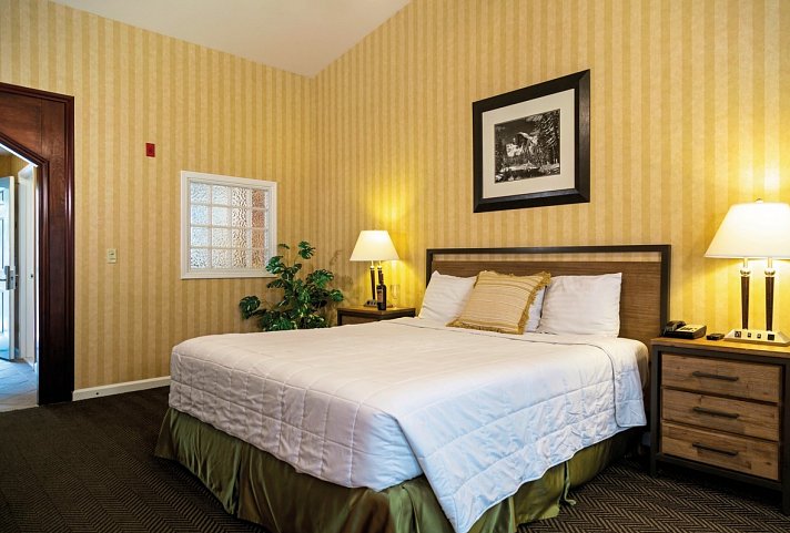 Yosemite View Lodge - Wohnbeispiel Classic River View King (Zimmercodierung UG5)