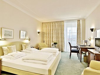 Hotel Bayerischer Hof - Wohnbeispiel Doppelzimmer Seeseite (Zimmercodierung DB2)