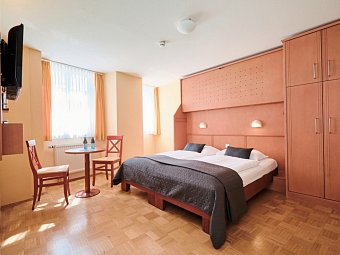 JUFA Hotel Meersburg - Wohnbeispiel Doppelzimmer (Zimmercodierung DB1/DC1)