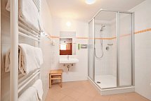 JUFA Hotel Meersburg - Wohnbeispiel Bad (Zimmercodierungen DB1, FB1 & DC1)