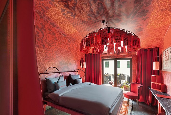 25hours Hotel Piazza San Paolino - Wohnbeispiel Doppelzimmer Medium (Inferno) Plus mit Balkon (Zimmercodierung DB2)