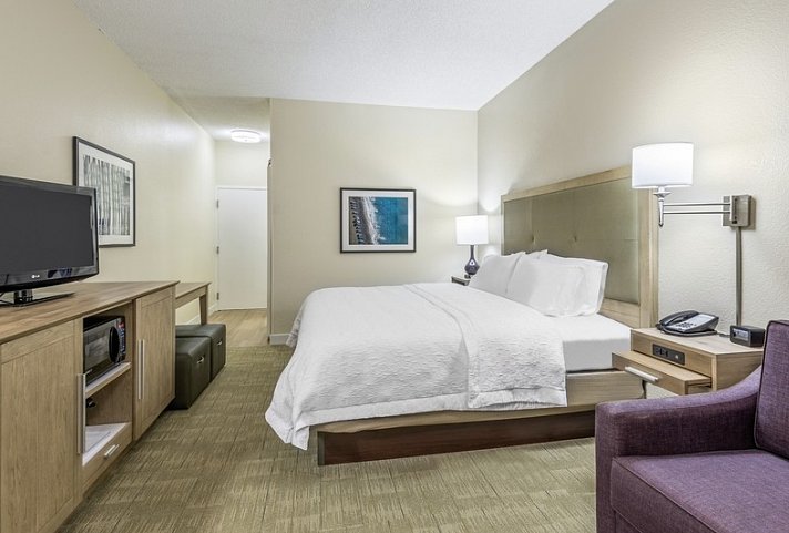 Hampton Inn Naples North Bonita Springs - Wohnbeispiel Room One King Bed (Zimmercodierung UG1)