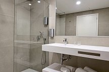 Rocamar - Beispiel Bad Doppelzimmer Superior (Zimmercodierungen DSM & DSL)