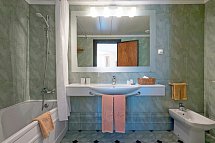 Baía Madeira Hotel - Beispiel Bad Juniorsuite Komfort (Zimmercodierung JFN)