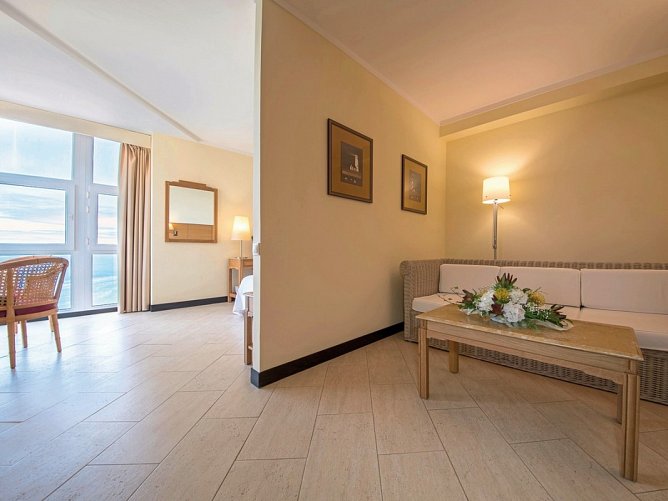 Baía Madeira Hotel - Wohnbeispiel Juniorsuite Komfort (Zimmercodierung JFN)
