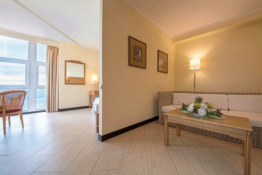 Baía Madeira Hotel - Wohnbeispiel Juniorsuite Komfort (Zimmercodierung JFN)