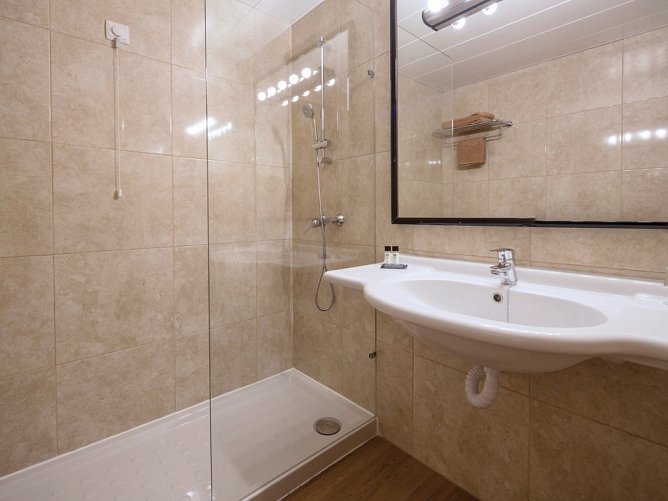Garajau Madeira Hotel - Beispiel Bad Doppelzimmer Classic (Zimmercodierungen DBG & DBM)