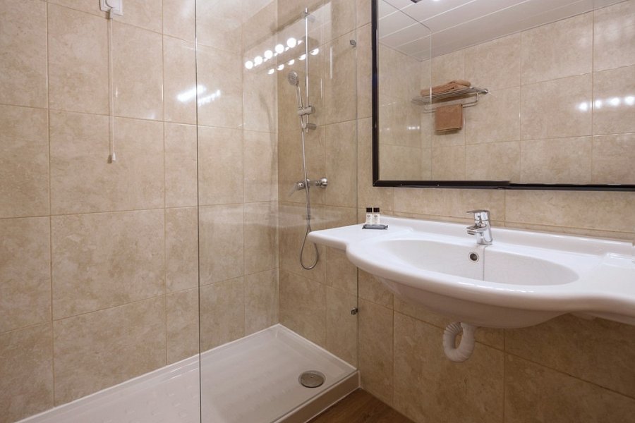 Garajau Madeira Hotel - Beispiel Bad Doppelzimmer Classic (Zimmercodierungen DBG & DBM)