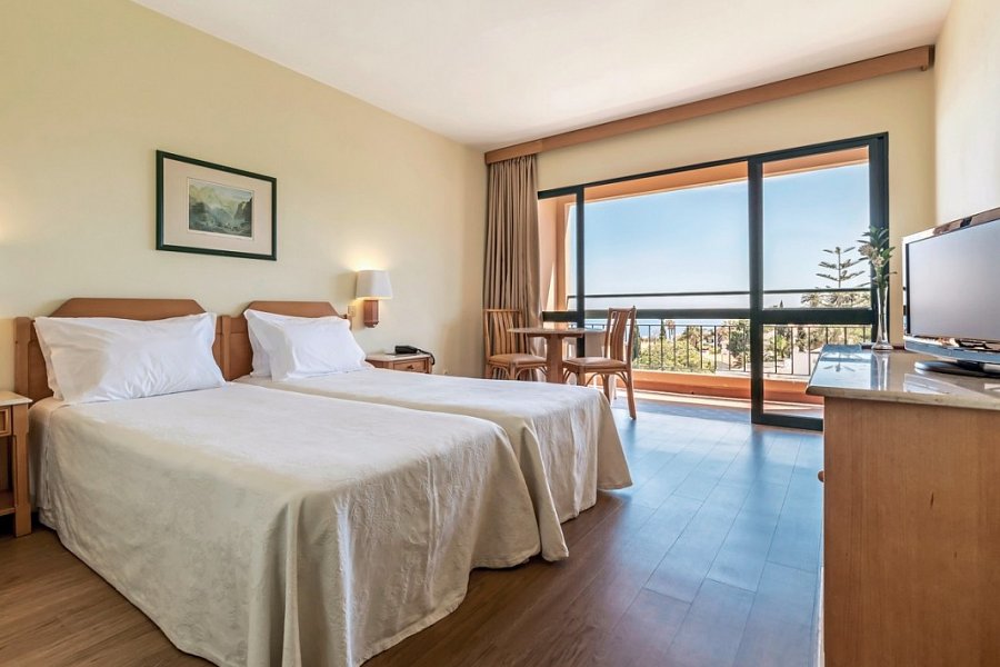 Garajau Madeira Hotel - Wohnbeispiel Doppelzimmer Classic Gartenblick (Zimmercodierung DBG)