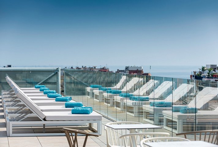 L'Azure Hotel