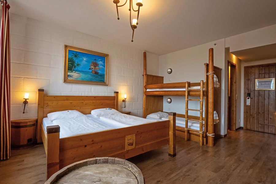 Heide Park Abenteuerhotel - Wohnbeispiel Piratenzimmer Abenteuer (Zimmercodierungen XB3 & XB4)
