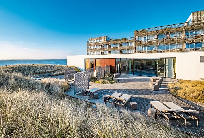 BUDERSAND Hotel - Golf & Spa - Sylt - Außenterrasse Spa