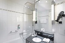 ambassador hotel & spa - Beispiel Bad Doppelzimmer (Zimmercodierungen DB1 & DGN)