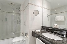 ambassador hotel & spa - Beispiel Bad Doppelzimmer (Zimmercodierungen DB1 & DGN)