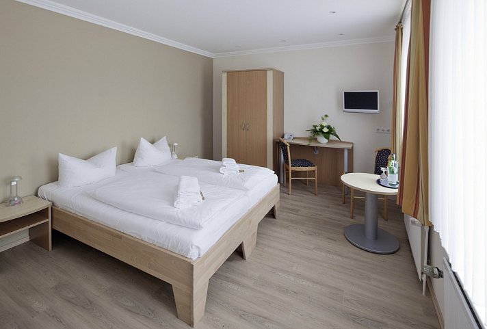 Nordsee-Hotel Hinrichsen - Wohnbeispiel Doppelzimmer Standard (Zimmercodierung DG1)