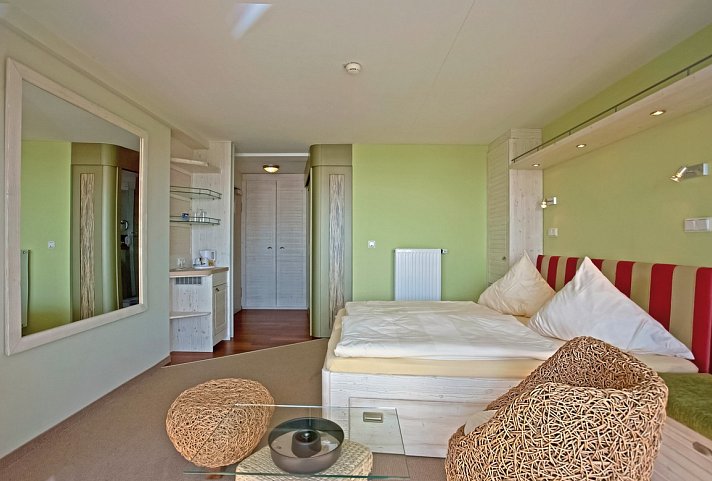 Hotel Rickmers Insulaner - Wohnbeispiel Doppelzimmer Landblick (Zimmercodierungen D1L & D3L)