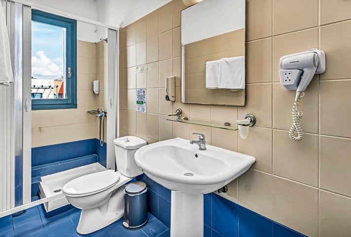 Marilisa Hotel - Badbeispiel (Zimmercodierungen DBG, D1N & D1P)