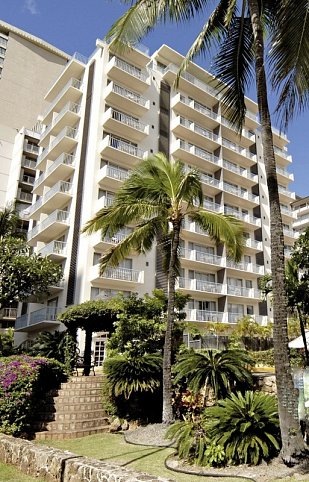 Coconut Waikiki Hotel