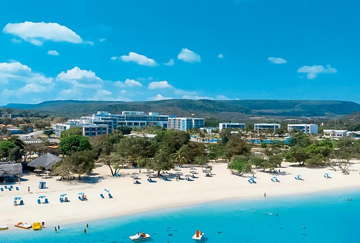 Gran Muthu Almirante Beach