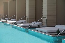 JAZ Elite Asteria - Beispiel Terrasse Familienzimmer Deluxe Swim Up (Zimmercodierung FDQ)