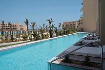 JAZ Elite Asteria - Beispiel Terrasse Familienzimmer Deluxe Swim Up (Zimmercodierung FDQ)