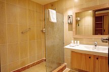 Sentido Caribbean World Soma Bay - Beispiel Bad Doppelzimmer Swim Up Gartenblick (Zimmercodierung D1Q)