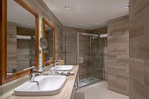 Fort Arabesque - The West Bay - Beispiel Bad Elite Suite (Zimmercodierungen W1M & JD1)
