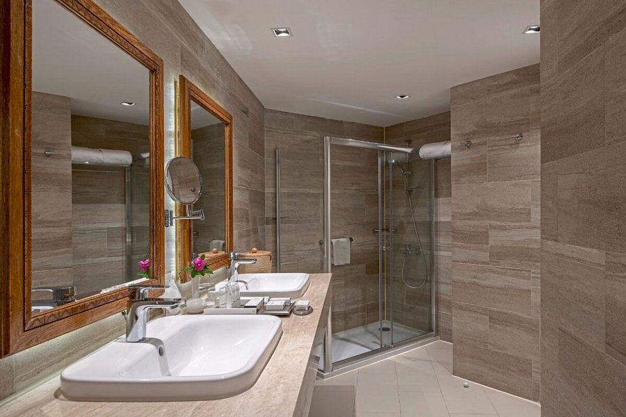 Fort Arabesque - The West Bay - Beispiel Bad Elite Suite (Zimmercodierungen W1M & JD1)