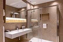 Fort Arabesque - The West Bay - Beispiel Bad Doppelzimmer Komfort (Zimmercodierungen DF1 & DB1)