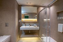 Fort Arabesque - The Beach Resort - Beispiel Bad Suite Familie seitl. Meerblick (Zimmercodierung WIN)