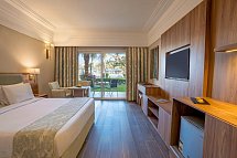 Serenity Alma Heights - Wohnbeispiel Doppelzimmer Premium Poolblick (Zimmercodierungen DMP & DC1)