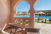 Pickalbatros Aqua Vista Resort powered by Playitas - Beispiel Terrasse Doppelzimmer Standard Poolblick (Zimmercodierungen DGP & DCP)