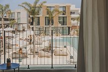 Bonito Ibiza by Ncalma - Wohnbeispiel Juniorsuite Nomad Poolblick (Zimmercodierung J1P)