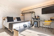 Invisa Es Pla - Wohnbeispiel Doppelzimmer Iconic Poolblick (Zimmercodierung DBP)