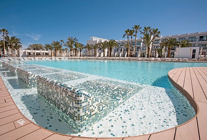 Grand Palladium White Island Resort & Spa