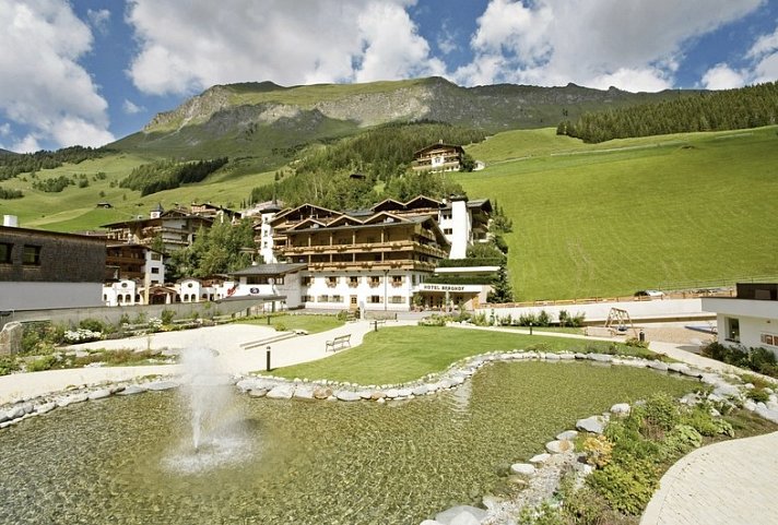 Berghof - Crystal Spa & Sports