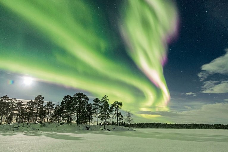 Wildnis unter dem Polarlicht - Inari - Polarlicht über dem Inarisee