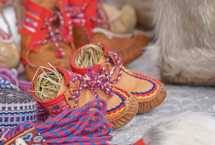 Lapplands Land & Leute - Traditionelle Sami-Handarbeit
