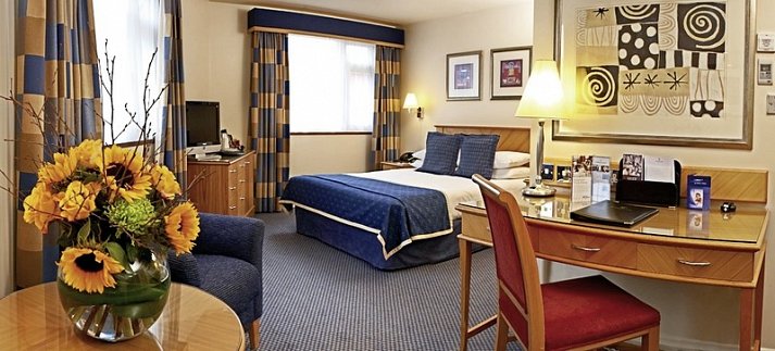 Pomme d'Or Hotel - Wohnbeispiel Doppelzimmer (Zimmercodierung DB1)