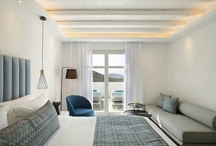 Epic Blue Luxury Hotel Suites & Villas Mykonos - Wohnbeispiel Juniorsuite Meerblick (Zimmercodierung JBM)