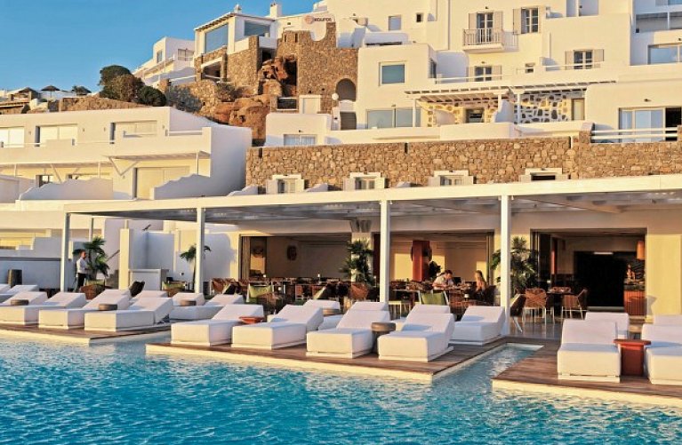Kouros Hotel & Suites