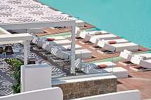 Kouros Hotel & Suites