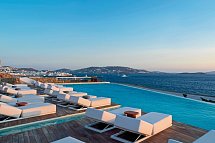Kouros Hotel & Suites