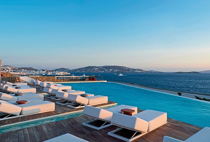 Kouros Hotel & Suites